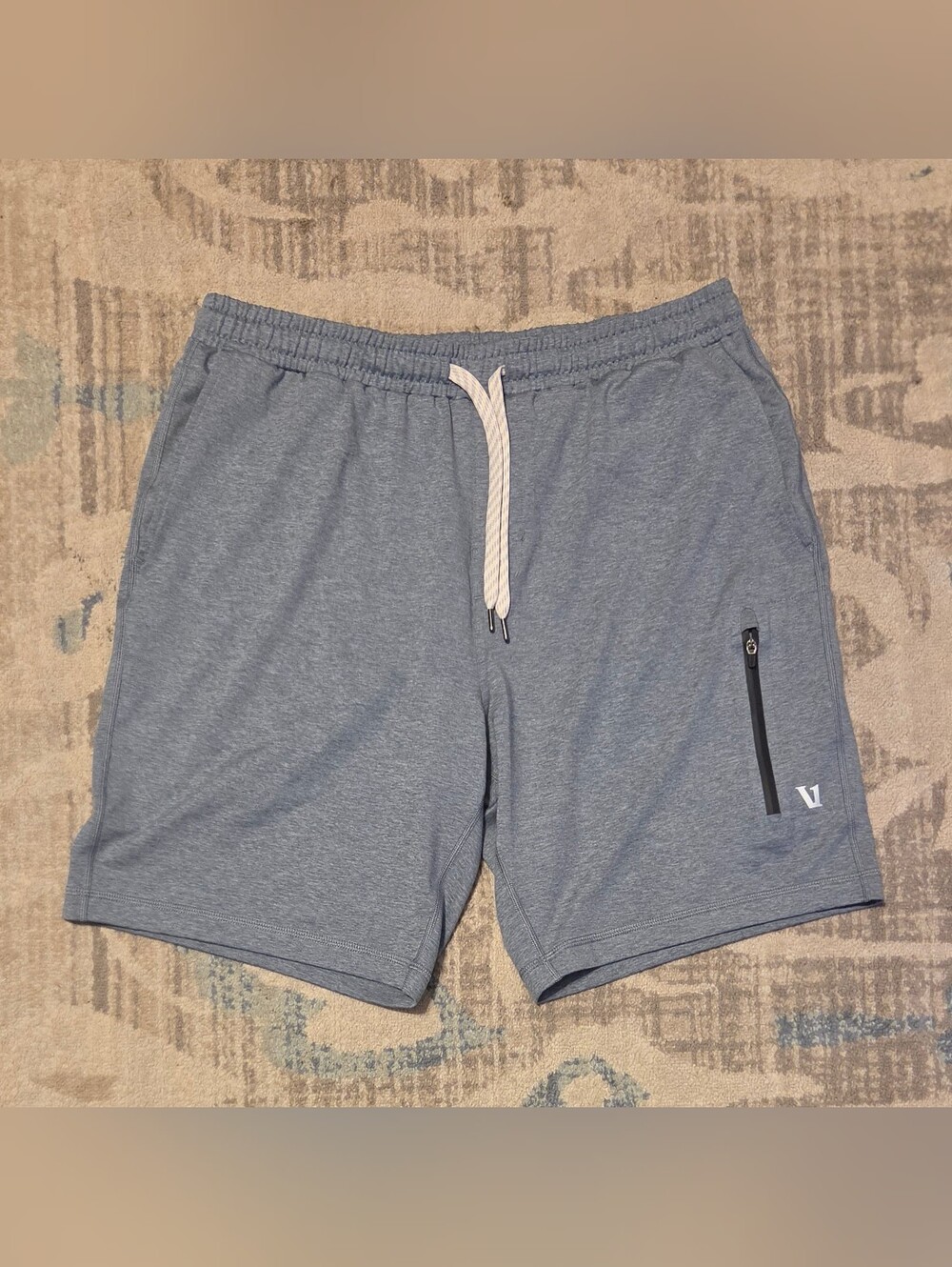 Vuori Sunday Performance Short 8". Size L. Like New